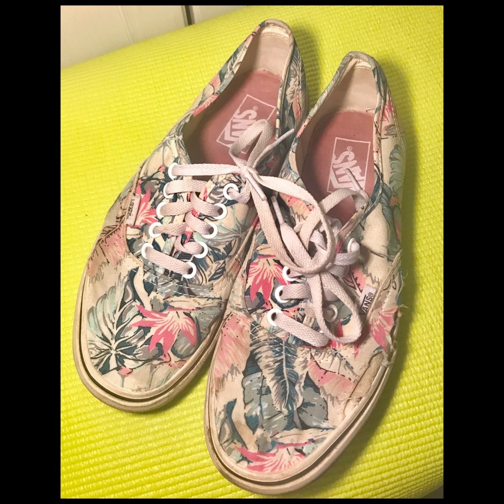 Vans: Unisex Hawaiian Print (Size (7.5/9)